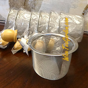 STAINLESS STEEL STRAINER WITH WOODEN HANDLE, Wise Tea Garden